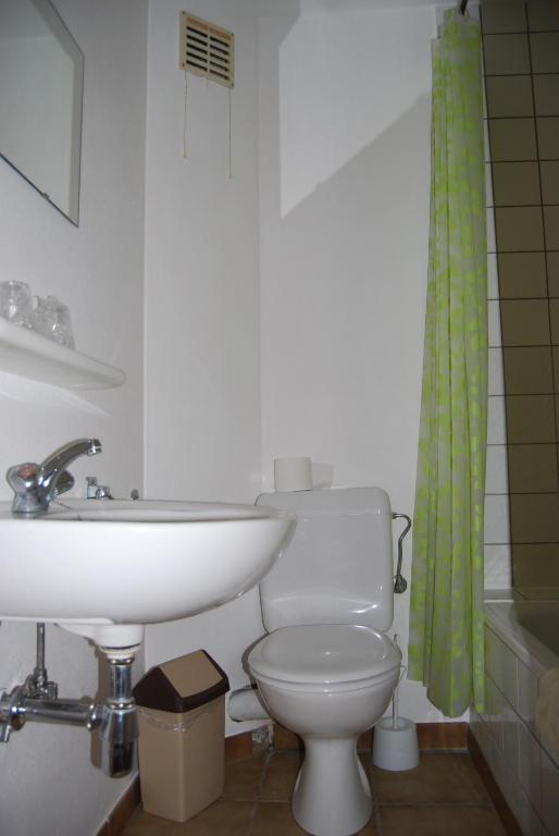 Hotel Restaurant La Ferme De Grambais Нивель Номер фото