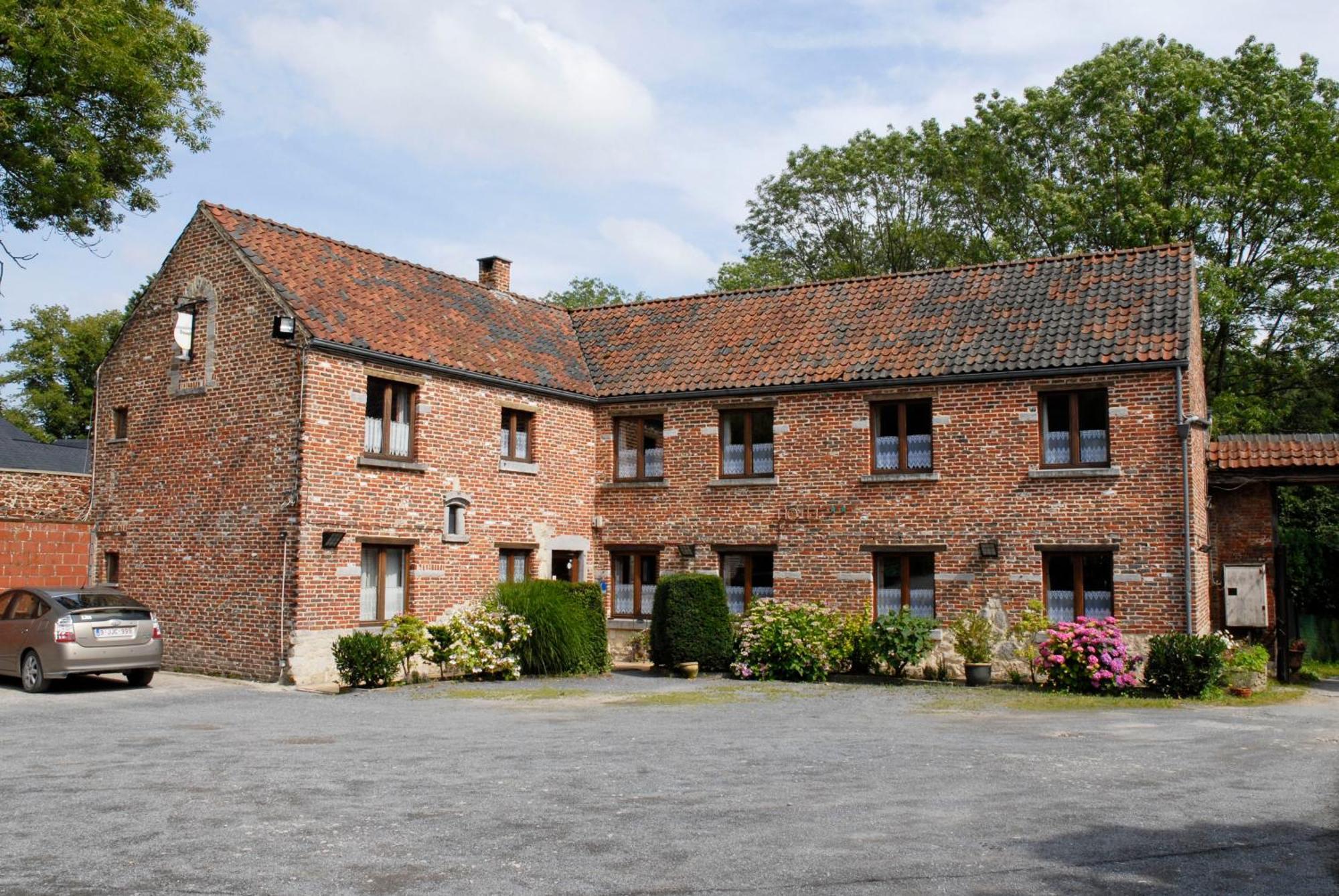 Hotel Restaurant La Ferme De Grambais Нивель Экстерьер фото