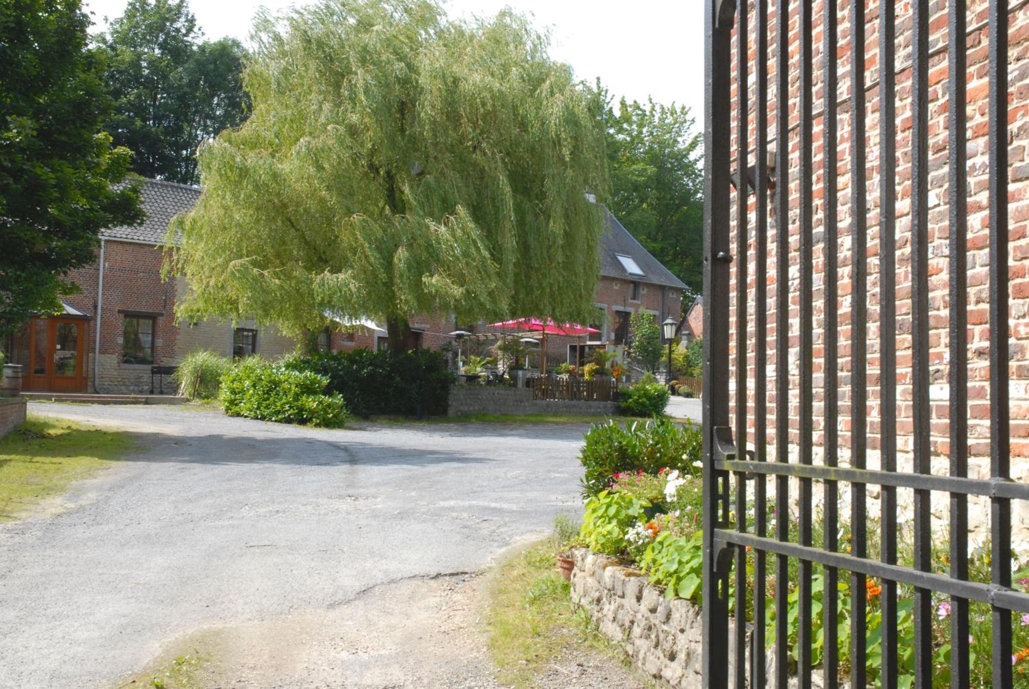 Hotel Restaurant La Ferme De Grambais Нивель Экстерьер фото